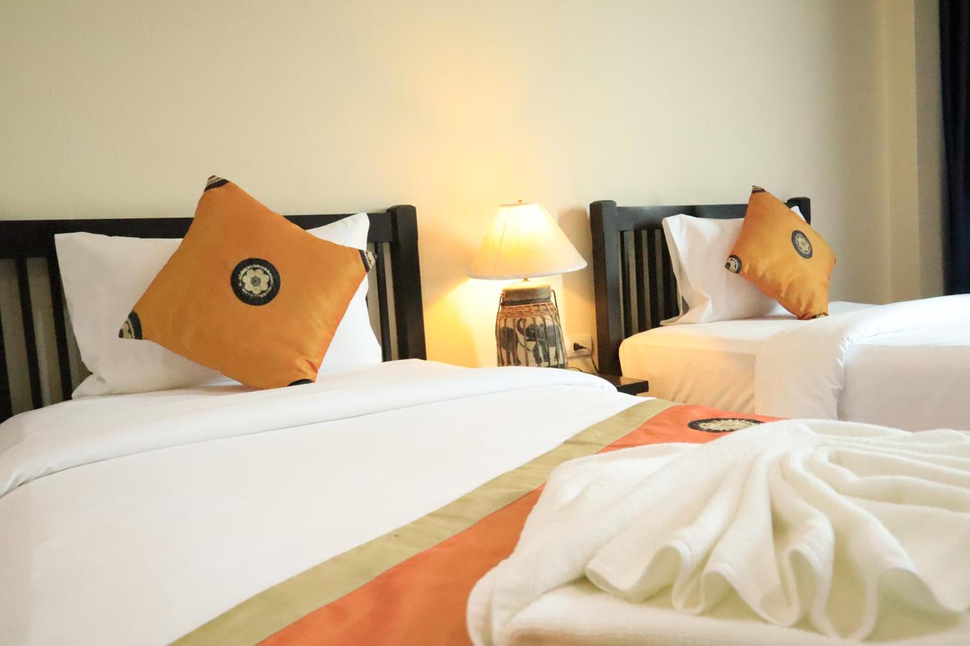 Harmony Patong Hotel エクステリア 写真